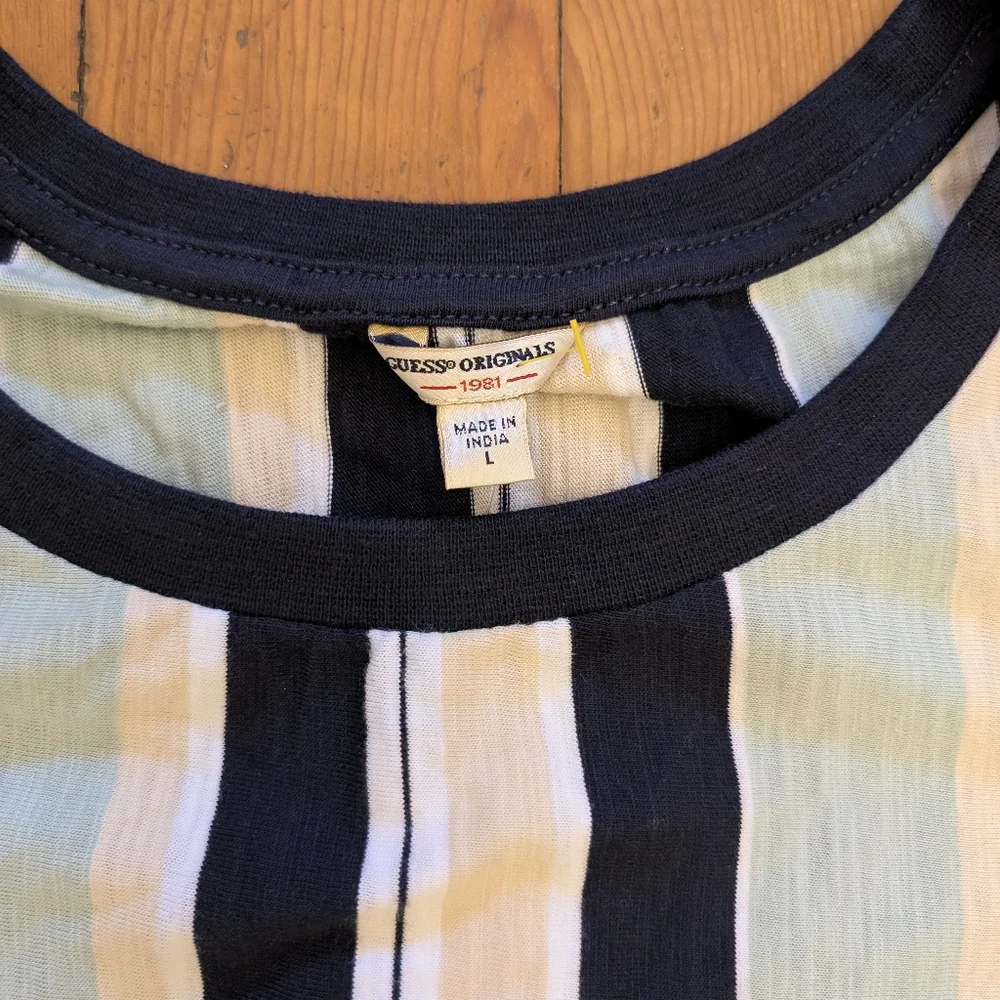 NWT Guess Women's Tee Blue White Vertical Striped Embroidered Logo Size Large - Picture 8 of 10